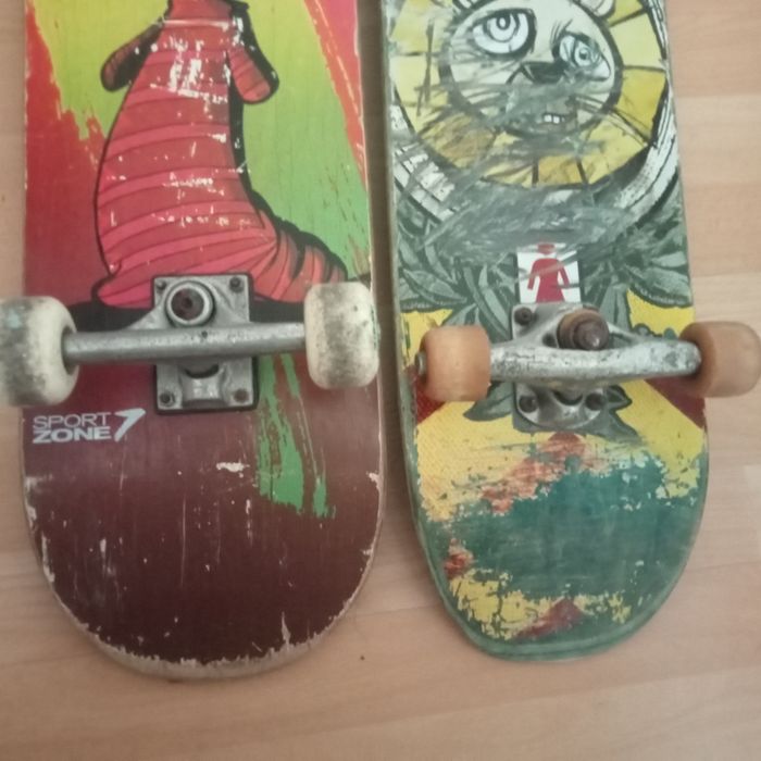 Vendo dois skates