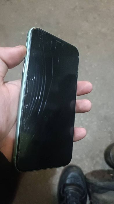 Продам iPhone 11