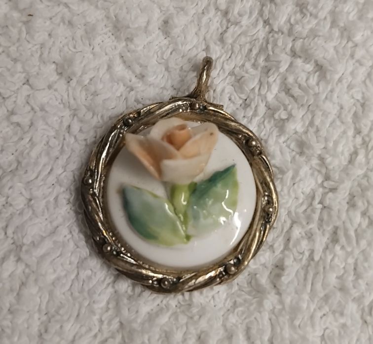 Pendentes em Porcelana e Aro em prata