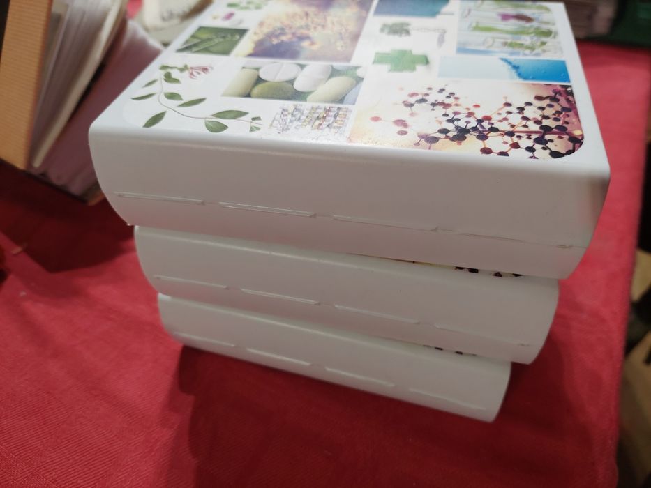 Caixa para medicamentos com doseadores