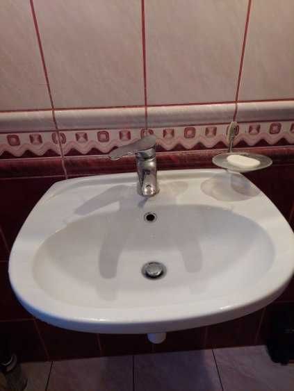 Umywalka łazienkowa z baterią