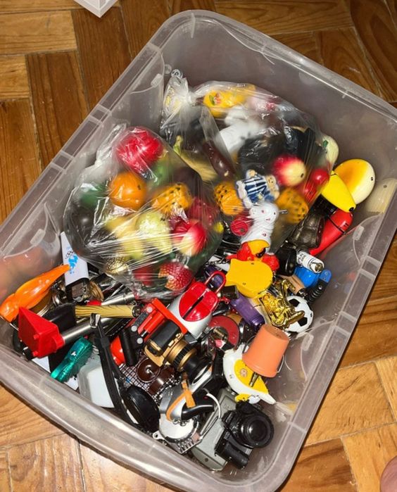 Mais de 100 isqueiros colecionáveis