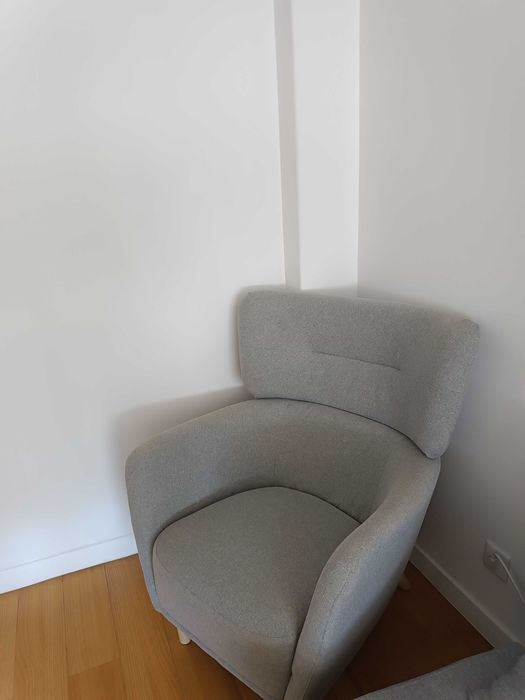 Poltrona cinzenta Ikea