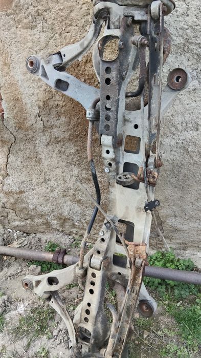 Tylna belka Volvo S60  I  V70 II