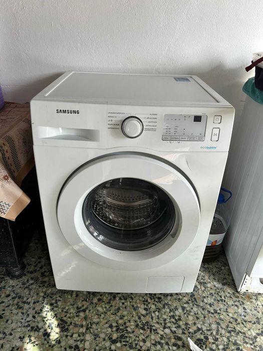 Maquina de lavar roupas Samsung, como nova