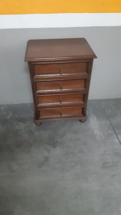 Móvel de apoio 4 gavetas