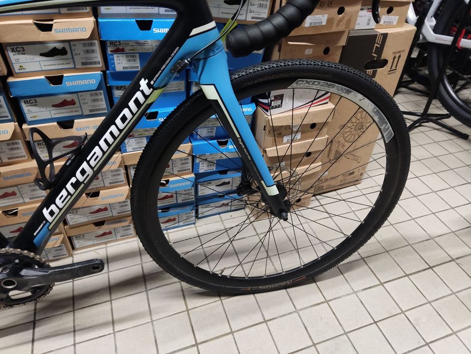 Bicicleta carbono 11x2v impecavel m