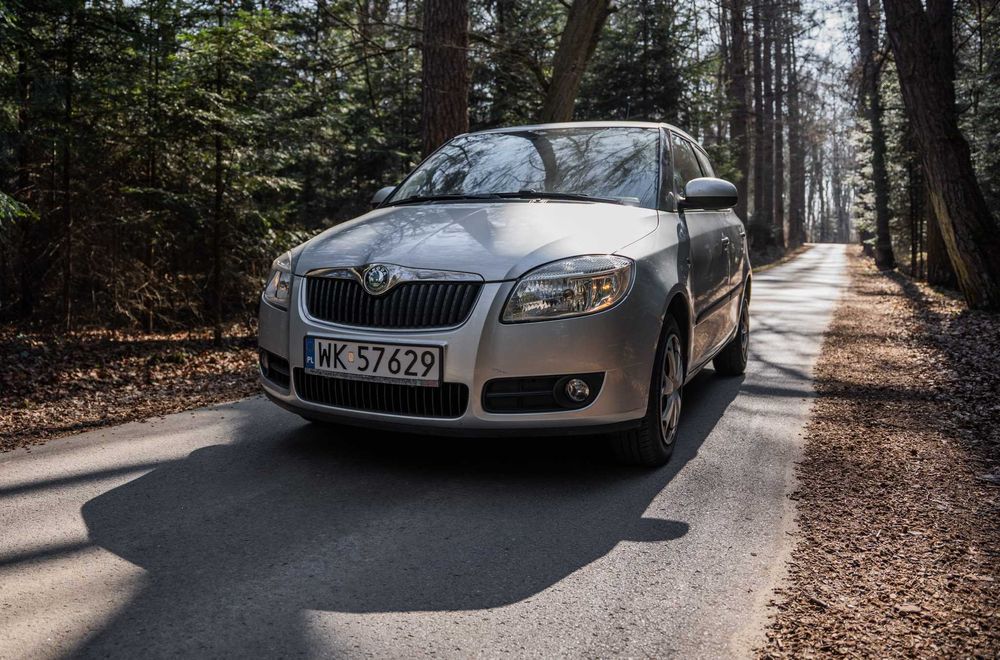 Skoda Fabia 1.4 Mpi Benzyna Klima Salon PL + 2 komplety opon, radio CD