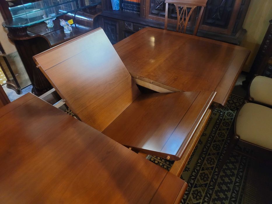 Mesa de sala em madeira maciça - extensível - Só a mesa as cadeiras