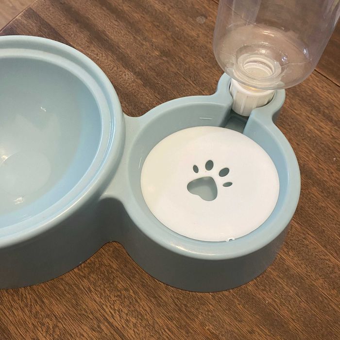 Pote de água e ração