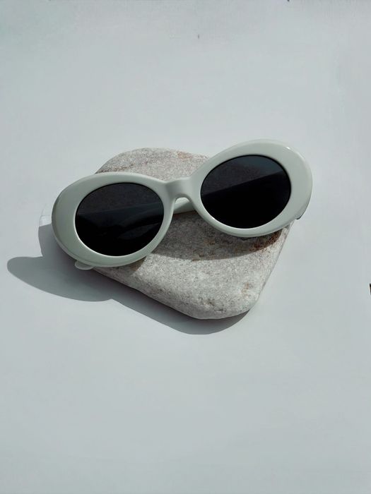 Óculos de sol brancos estilo Kurt Cobain