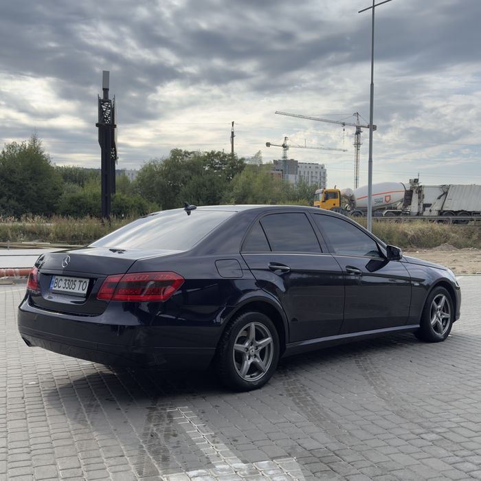 Mercedes 212 2011