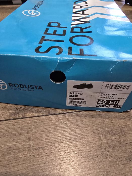 Buty robocze Robusta r.40 ( nowe)
