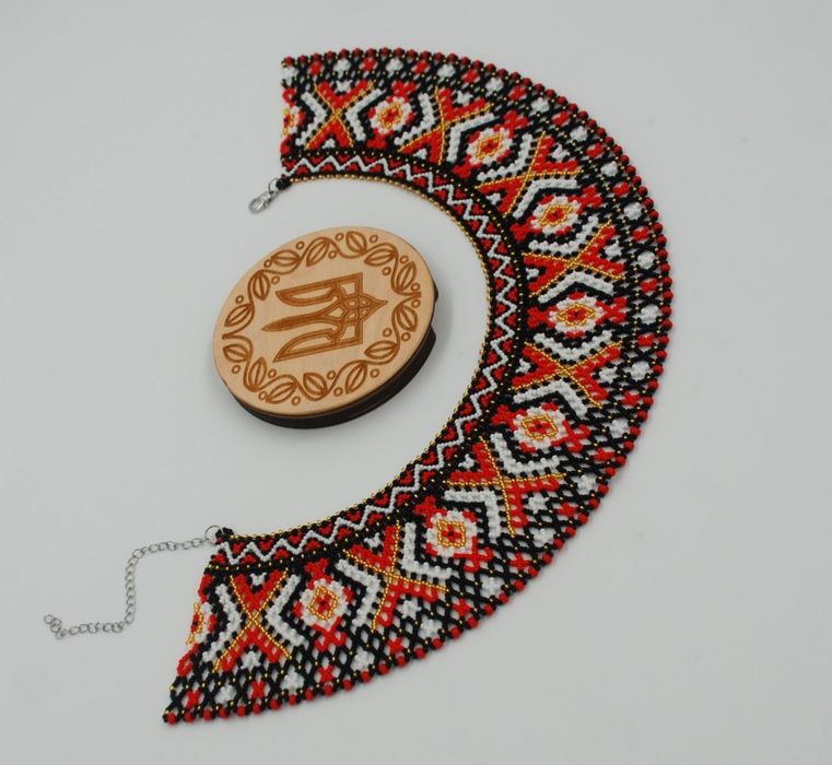 Силянка "Калиновий оберіг"
100% ручна робота з чеського бісеру Presios