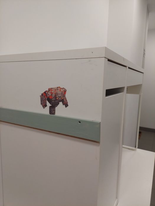 Oddam za darmo dwa biurka i krzeselko