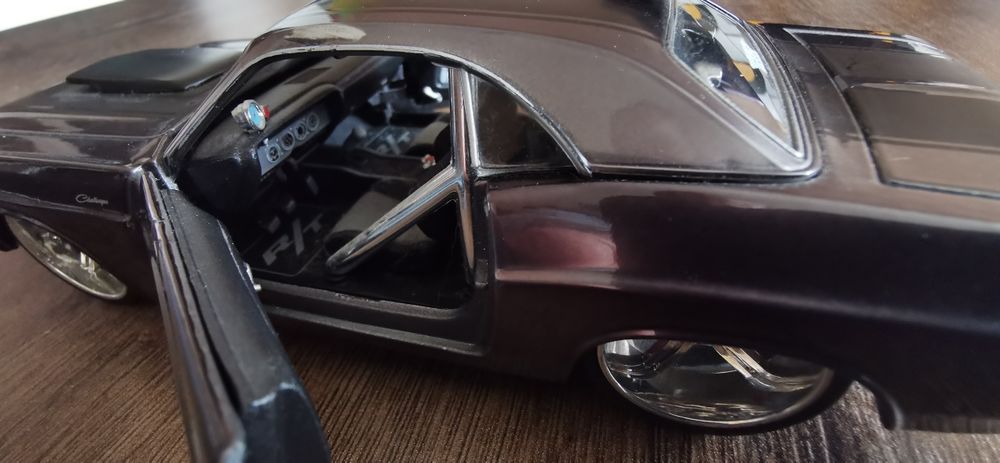 Model Dodge Challenger R/T 1970. skala 1:24 Maisto