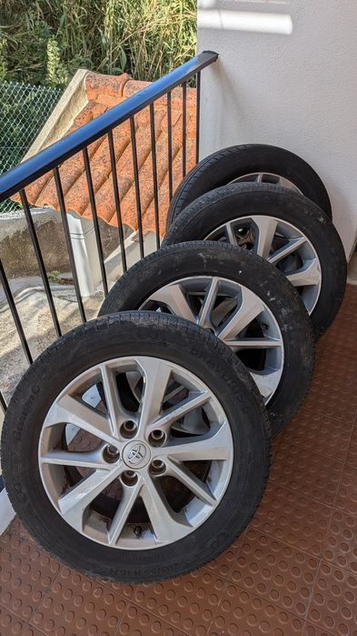 Jantes Originais Toyota Auris 16" + Pneus Barum 205/55 R16
