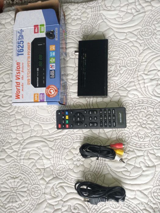 Тюнер World  vision DVB-Т/T2/C/IPTV TB ресивер
