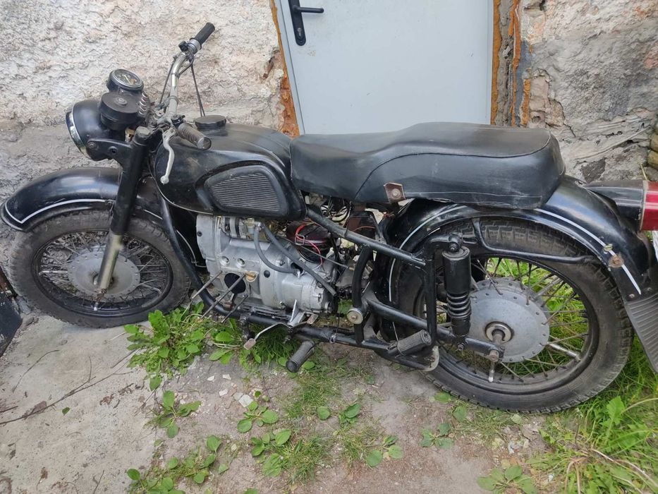 Продам мотоцикл МТ, Днепр, в хорошому стані не находу, без коляски.