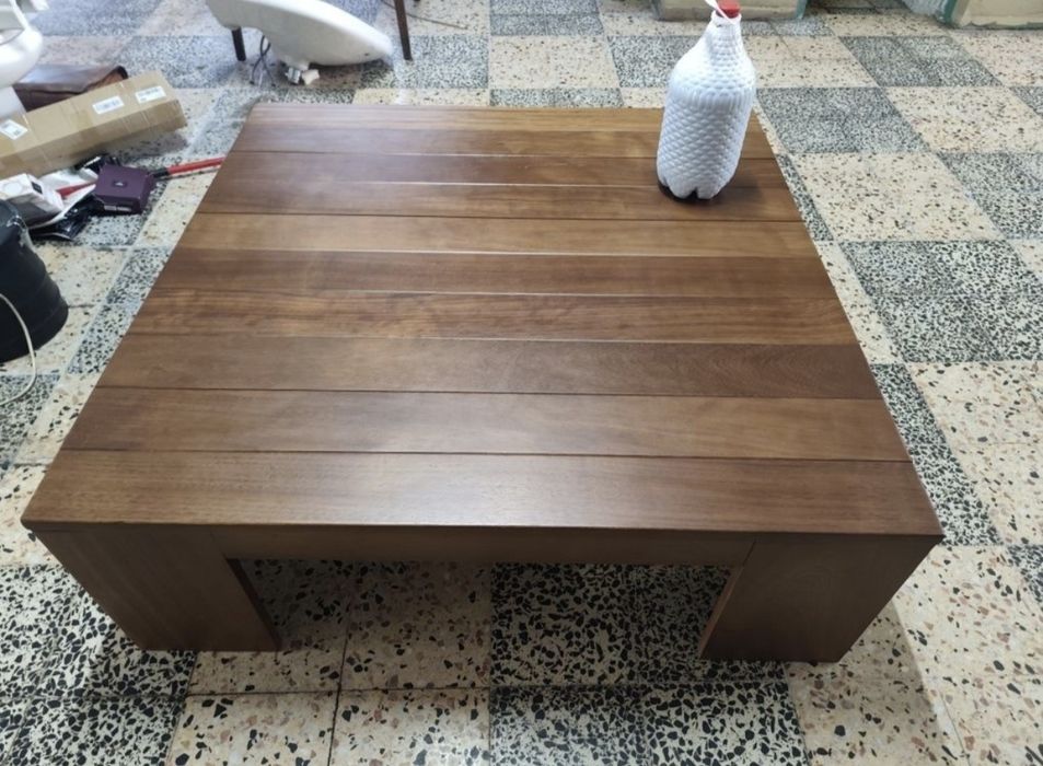 Mesa em madeira exterior de kambala 120x120 com 45cm de altura