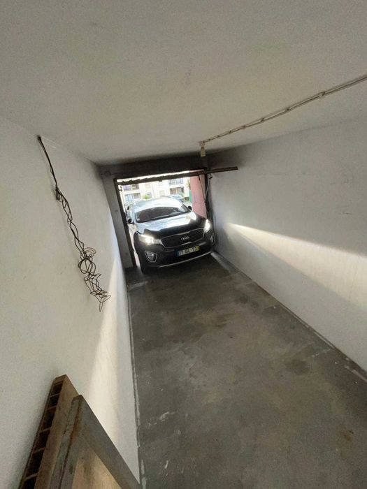 Garagem - Monte Abrão