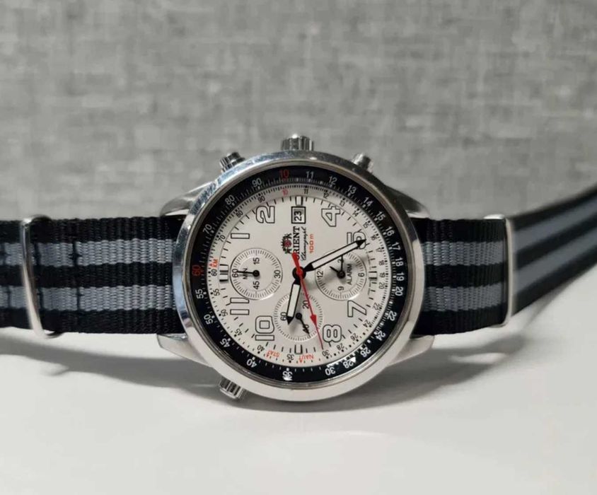 Чоловічий годиник Orient Chronograph 100m 41mm Alarm та Romanson