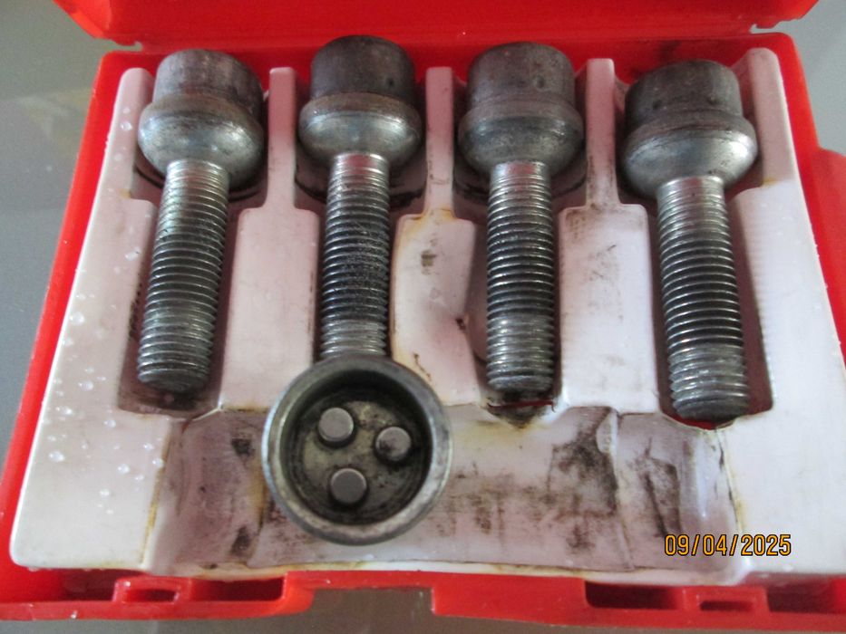 vendo porcas de segurança originais MERCEDES