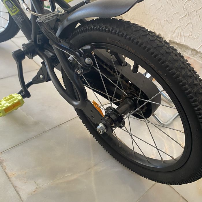 Bicicleta BTWIN com rodinhas