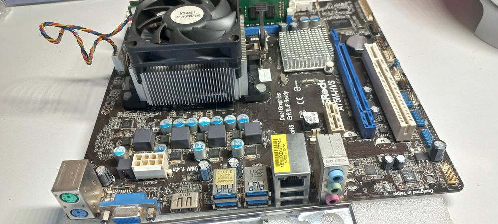 ASRock A75M-HVS+ AMD Athlon II X4 641Quad-Core+BOX+4Gb DDR3 sFM1