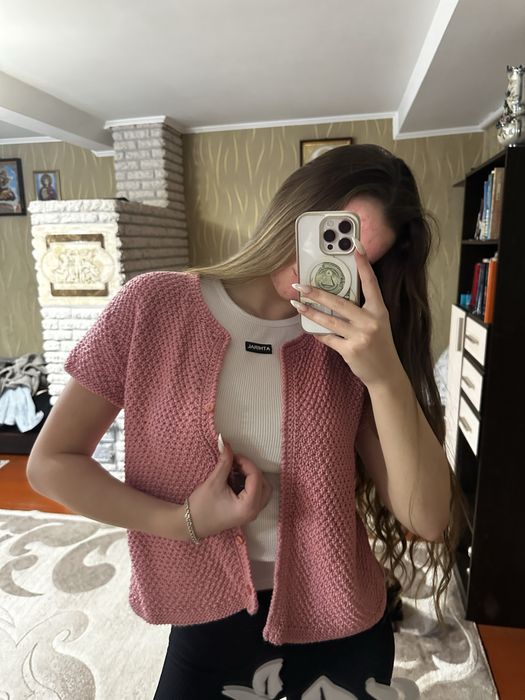 Неймовірний рожевий з урокоченим рукавом желет