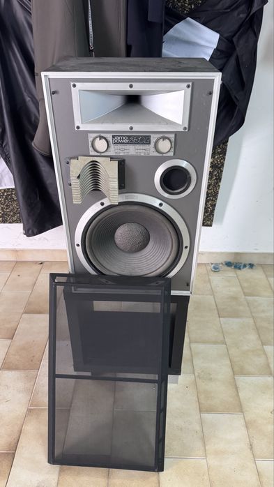 Altifalantes Jamo power 250R semi professional