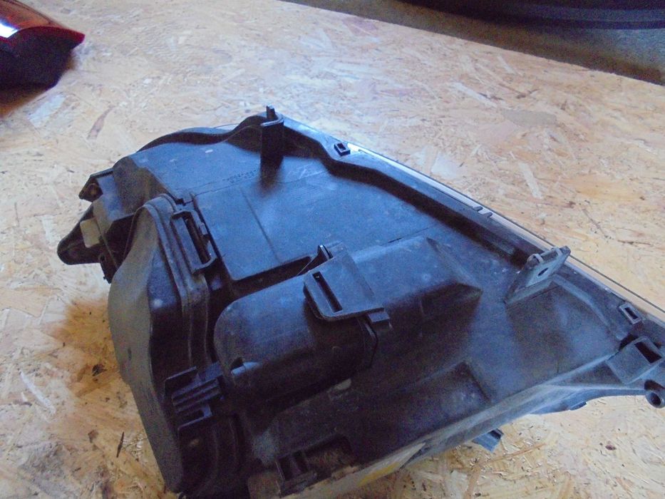 Lampa BMW E90 E91 BI-XENON prawy przód Europa Kompletna