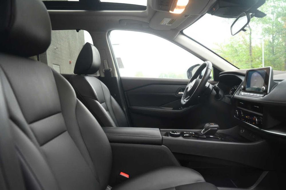 Nissan Rogue SV      2023