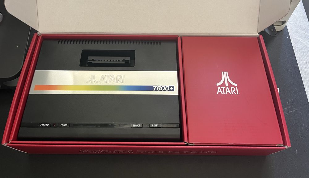 Konsola Ateri 7800+ w oryginalnym pudelku  + 3 gry