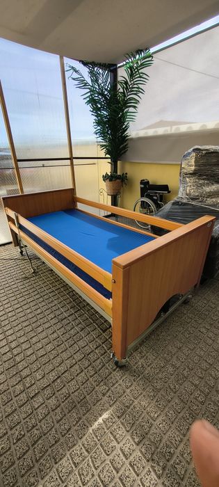 Cama articulada elétrica e elevatória hospitalar