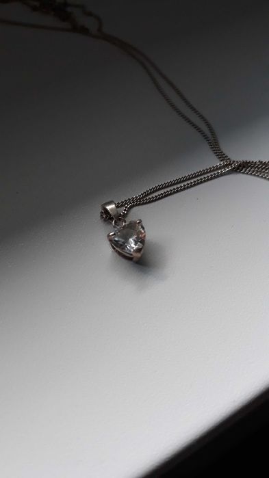 Sprzedam srebrny łańcuszek z wisiorkiem