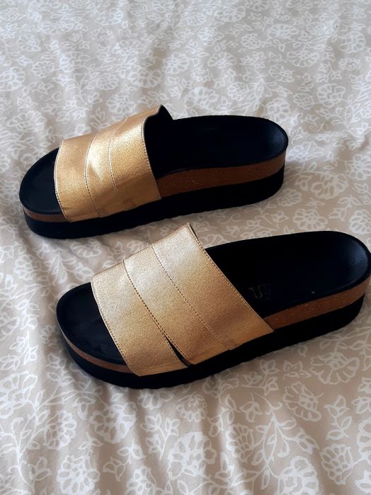 Sandálias Douradas