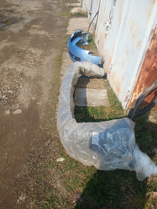 ПРОДАМ ПЕРЕДНИЙ І ЗАДНИЙ бампер чері єлара