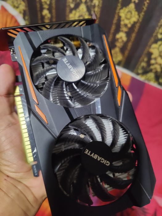 Продам відеокарту Gigabyte 1050 2gb