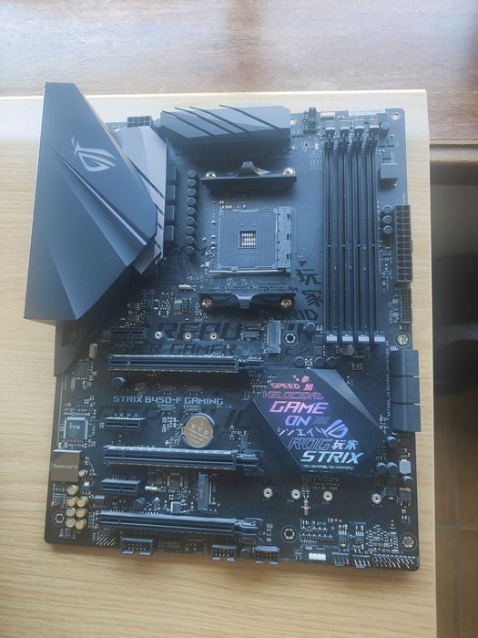 Motherboard ASUS ROG STRIX B450-E (com defeito)