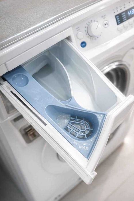Máquina de Lavar Roupa de Encastrar Indesit 8 kg – Quase Nova