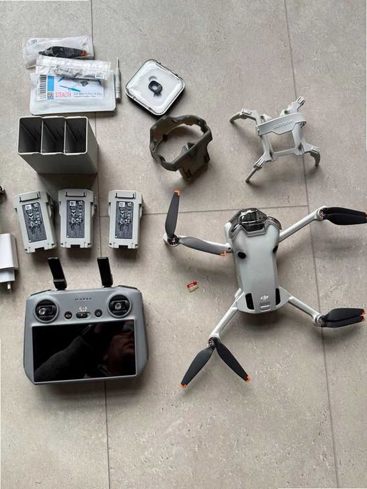 DJI Mini 4 Pro Fly More Combo - certyfikat C1 + akcesoria