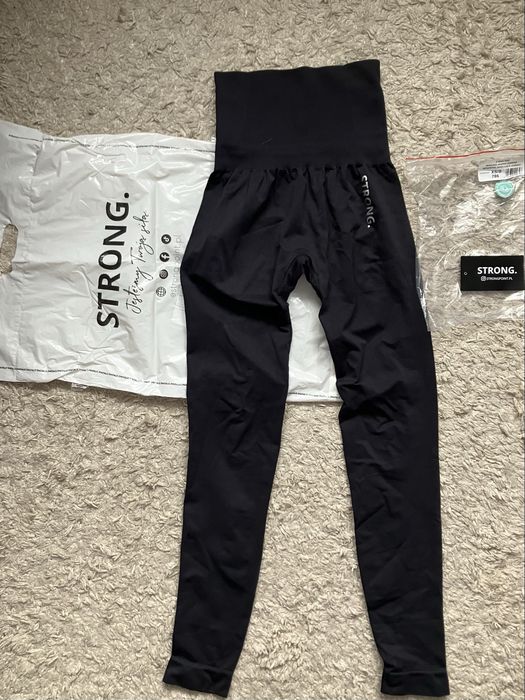 Nowe modelujące legginsy bezszwowe black push up strong point XS/S