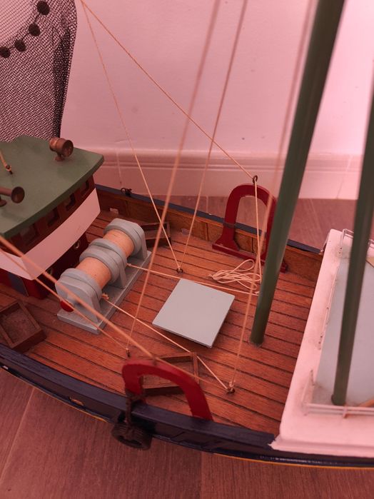 barco de pesca em madeira