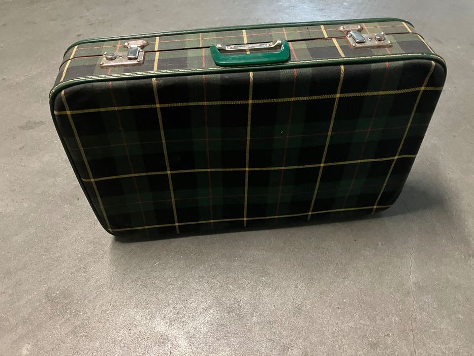 Mala vintage em tom de verde