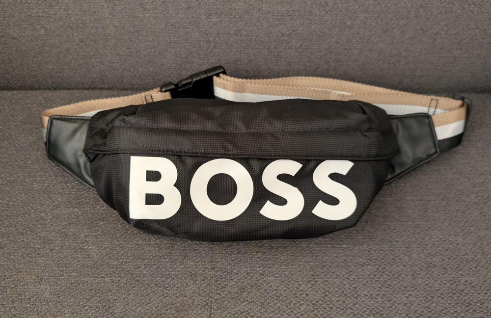 Оригінальна поясна сумка від Boss, бананка