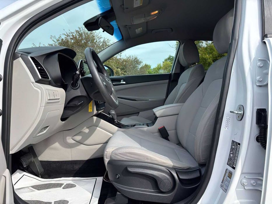Hyundai Tucson SE      2019