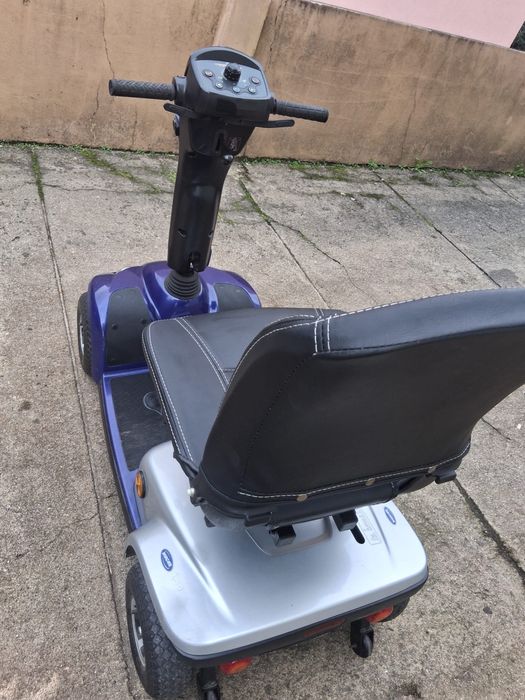 Scooter Compacta: Invacare Leo