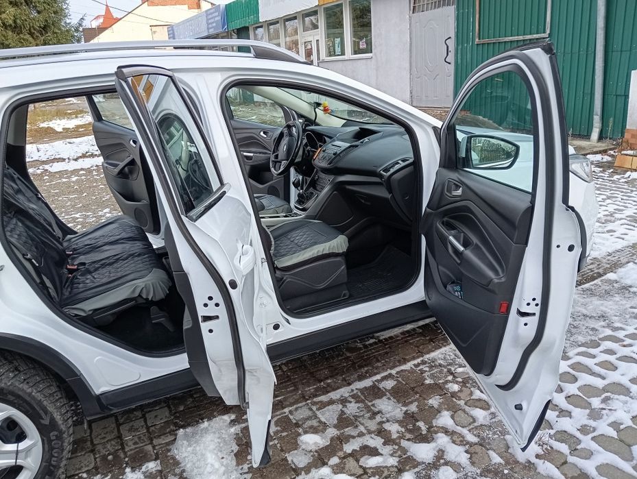 авто форд куга  паркитник