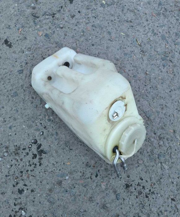 Бачки омывателя, охлаждения, расширительные бачки и тд. W124, W202